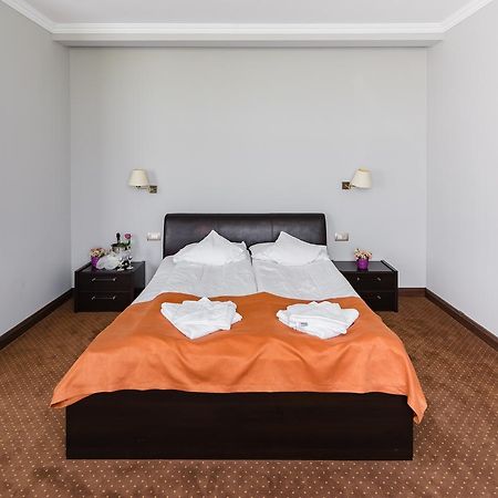 Hotel Transilvania Залеу Екстер'єр фото