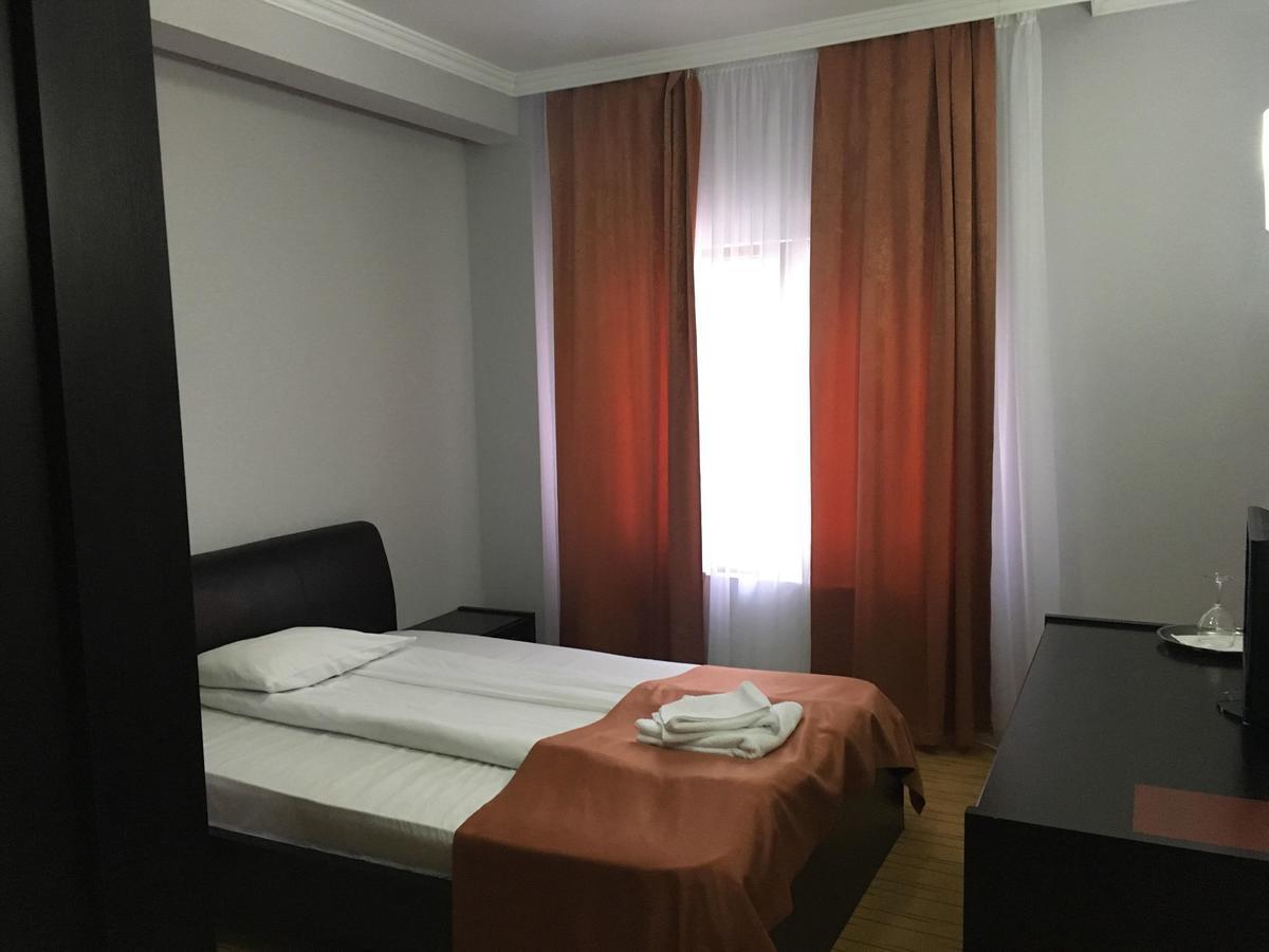 Hotel Transilvania Залеу Екстер'єр фото