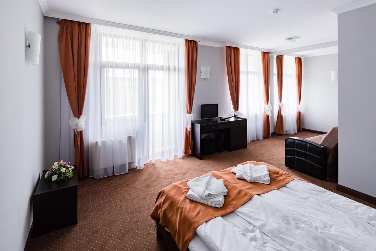 Hotel Transilvania Залеу Екстер'єр фото